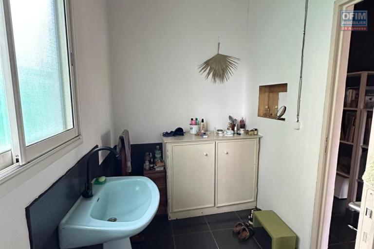 A vendre,une rare propri&eacute;te de 1841 m2 dans le quartier r&eacute;sidentiel d'Androhibe Antananarivo