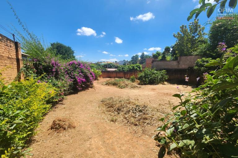 A VENDRE - BEAU TERRAIN DE 576 m2 A AMBOHIDRATRIMO Ambodisaha