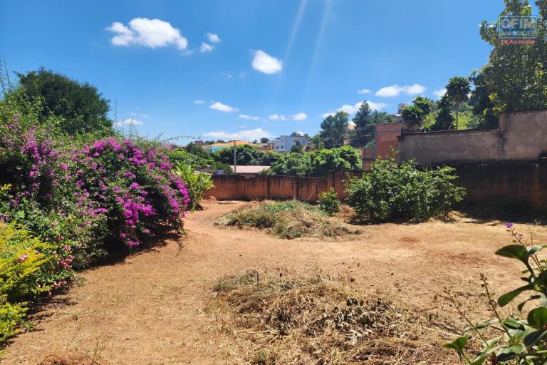 A VENDRE - BEAU TERRAIN DE 576 m2 A AMBOHIDRATRIMO Ambodisaha