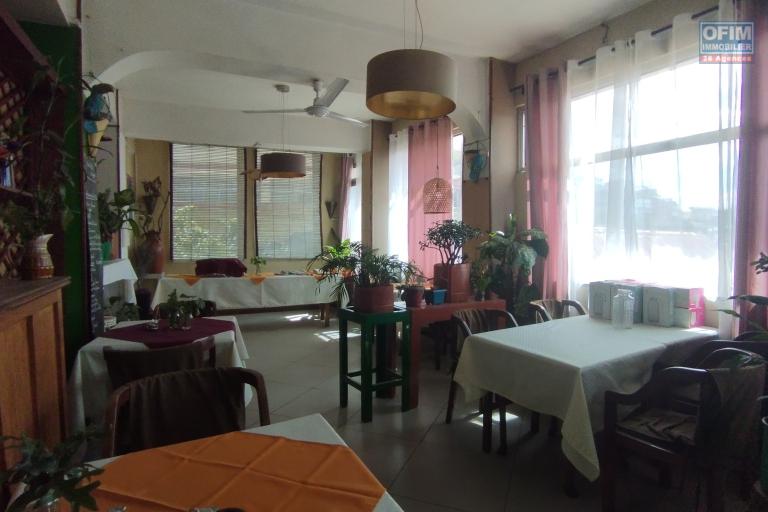 A vendre, un immeuble R+4 en bord de route principale &agrave; Ankazotokana Antananarivo