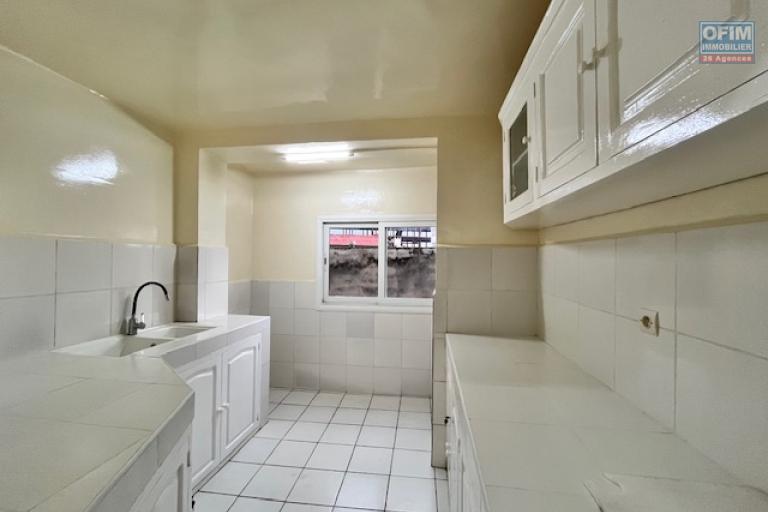 Un appartement T3 au 2&egrave;me &eacute;tage &agrave; Tsaralalana