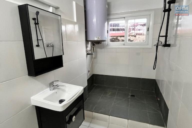 Un appartement T3 au 2&egrave;me &eacute;tage &agrave; Tsaralalana