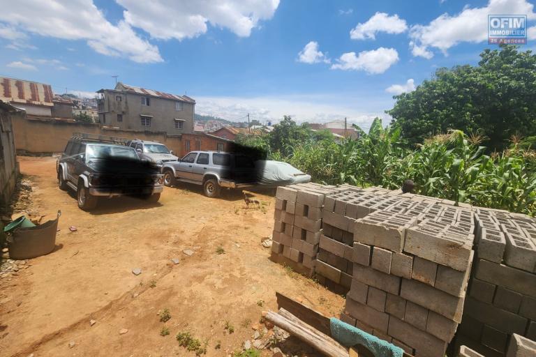 A VENDRE - Terrain d&eacute;j&agrave; cl&ocirc;turer 578 m2 id&eacute;al pour projet immobilier &agrave; Ambohipo Antananarivo II