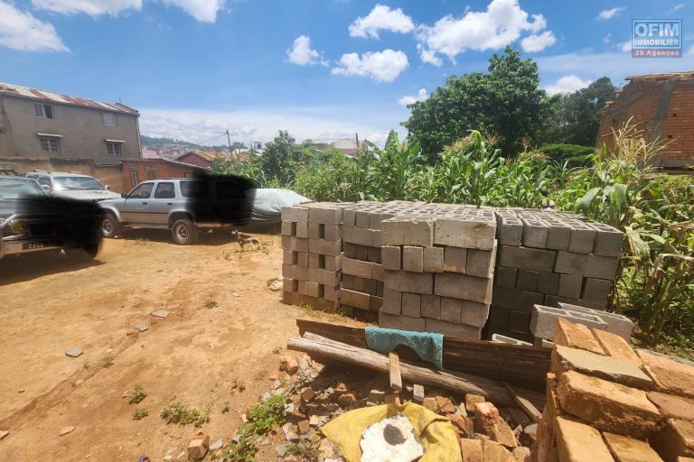 A VENDRE - Terrain d&eacute;j&agrave; cl&ocirc;turer 578 m2 id&eacute;al pour projet immobilier &agrave; Ambohipo Antananarivo II
