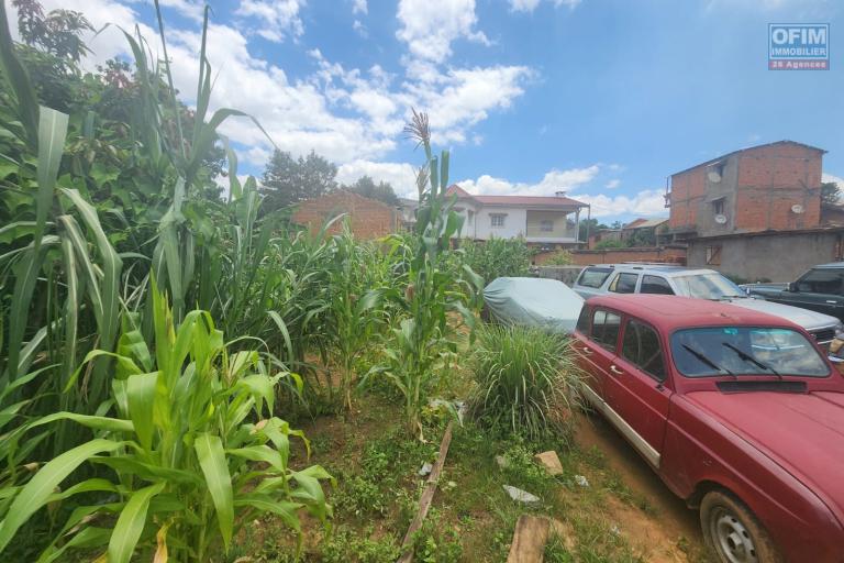 A VENDRE - Terrain d&eacute;j&agrave; cl&ocirc;turer 578 m2 id&eacute;al pour projet immobilier &agrave; Ambohipo Antananarivo II