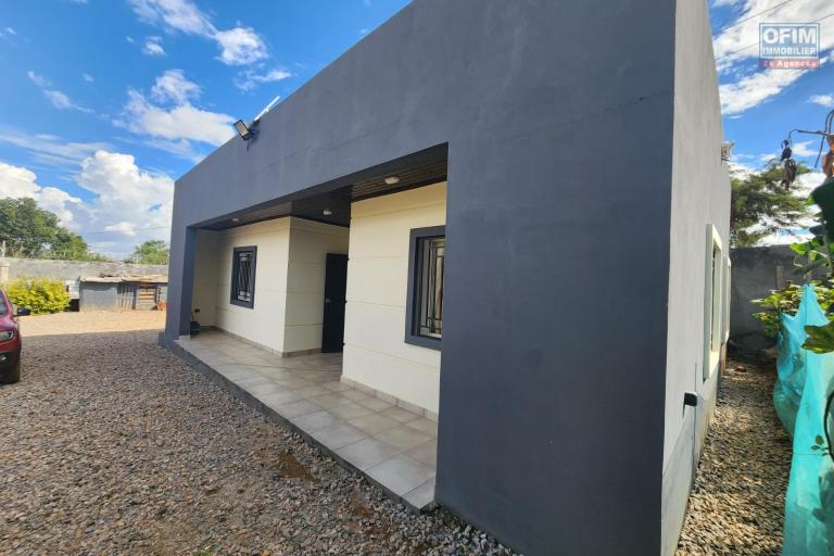 A LOUER - Coquette villa neuve de type F3 totalement autonome en eau et &eacute;lectricit&eacute; situ&eacute;e &agrave; Anjomakely Ivato