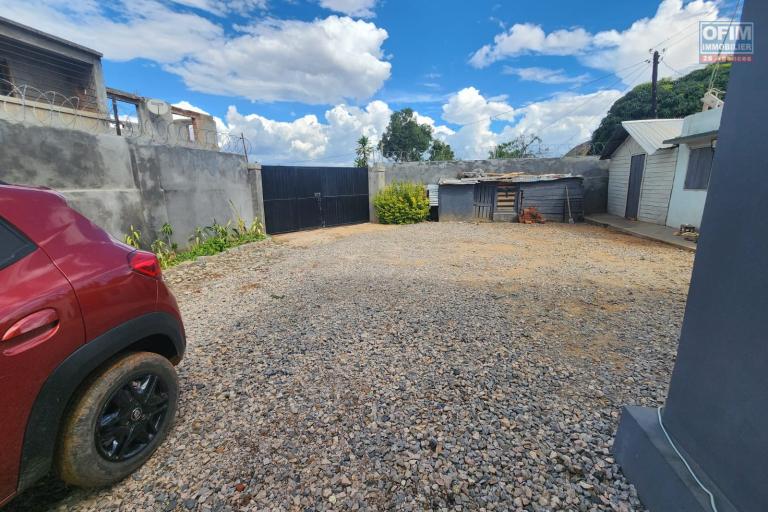 A LOUER - Coquette villa neuve de type F3 totalement autonome en eau et &eacute;lectricit&eacute; situ&eacute;e &agrave; Anjomakely Ivato