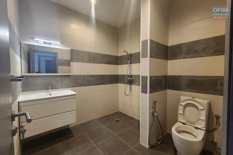 A LOUER - Superbe Appartement T3 &agrave; Ambatobe &agrave; 5 minutes &agrave; pied du lyc&eacute;e fran&ccedil;ais (R&eacute;sidence s&eacute;curis&eacute;e avec piscine)