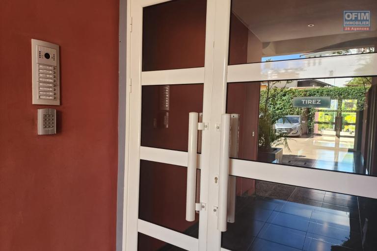 A LOUER - Superbe Appartement T3 &agrave; Ambatobe &agrave; 5 minutes &agrave; pied du lyc&eacute;e fran&ccedil;ais (R&eacute;sidence s&eacute;curis&eacute;e avec piscine)
