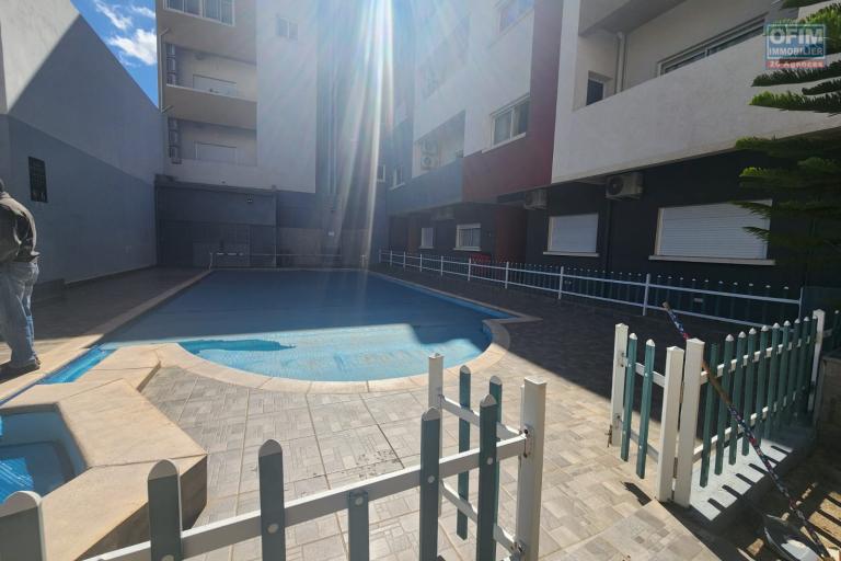 A LOUER - Superbe Appartement T3 &agrave; Ambatobe &agrave; 5 minutes &agrave; pied du lyc&eacute;e fran&ccedil;ais (R&eacute;sidence s&eacute;curis&eacute;e avec piscine)