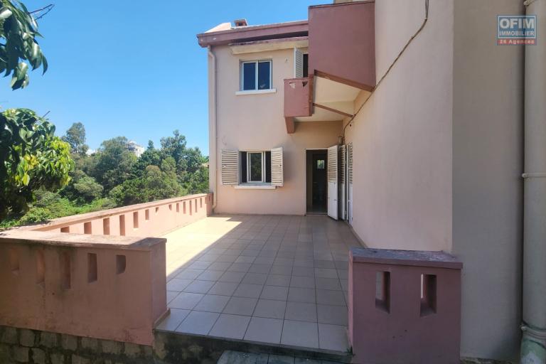 &Agrave; LOUER - Villa &agrave; &eacute;tage de type F4 situ&eacute; &agrave; Ambohibao