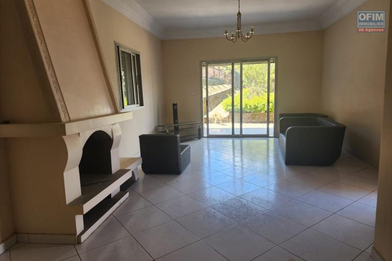 &Agrave; LOUER - Villa &agrave; &eacute;tage de type F4 situ&eacute; &agrave; Ambohibao