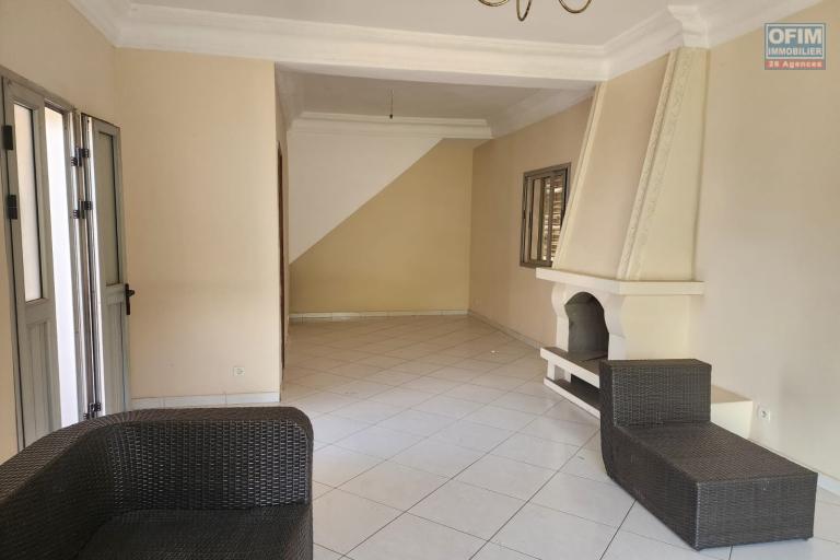 &Agrave; LOUER - Villa &agrave; &eacute;tage de type F4 situ&eacute; &agrave; Ambohibao