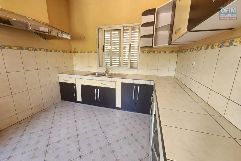 &Agrave; LOUER - Villa &agrave; &eacute;tage de type F4 situ&eacute; &agrave; Ambohibao