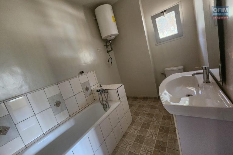 &Agrave; LOUER - Villa &agrave; &eacute;tage de type F4 situ&eacute; &agrave; Ambohibao