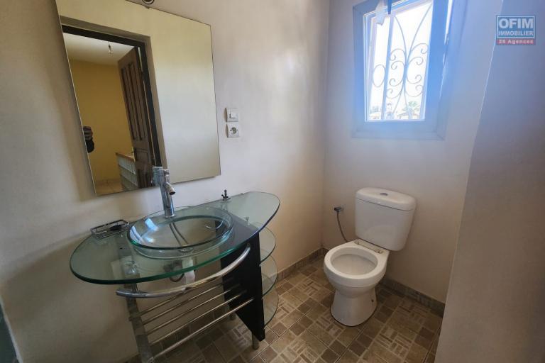 &Agrave; LOUER - Villa &agrave; &eacute;tage de type F4 situ&eacute; &agrave; Ambohibao
