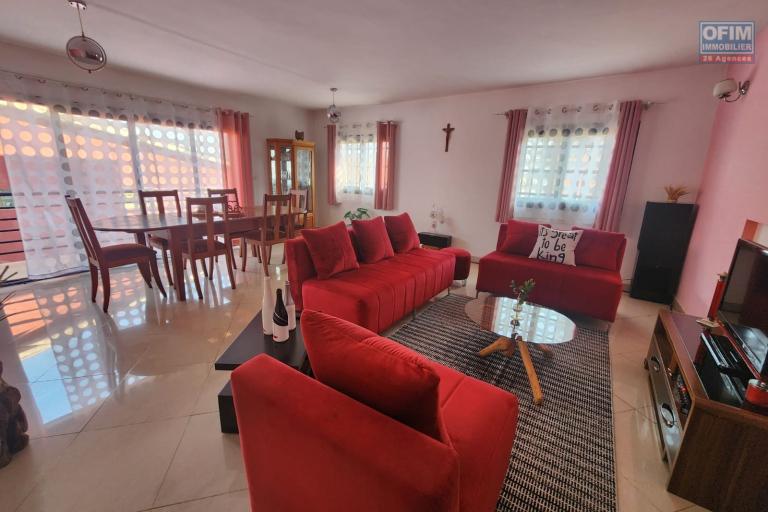 A LOUER - Superbe Duplex meubl&eacute; et &eacute;quip&eacute; T4 &agrave; Amboavahy Andranomena.