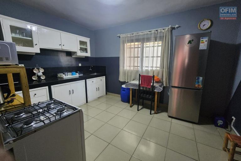 A LOUER - Superbe Duplex meubl&eacute; et &eacute;quip&eacute; T4 &agrave; Amboavahy Andranomena.