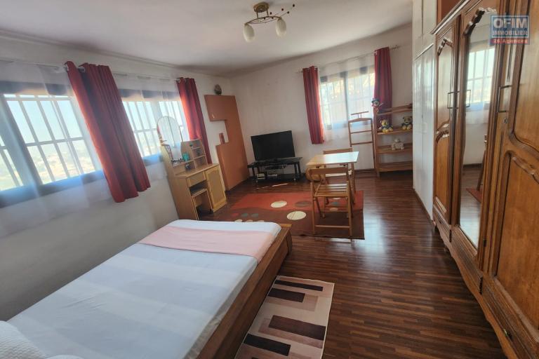 A LOUER - Superbe Duplex meubl&eacute; et &eacute;quip&eacute; T4 &agrave; Amboavahy Andranomena.