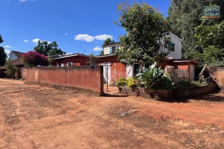 Vente d'un grande propri&eacute;t&eacute; avec un terrain de 5 765 m2 &agrave; Anosy Avaratra Lazaina