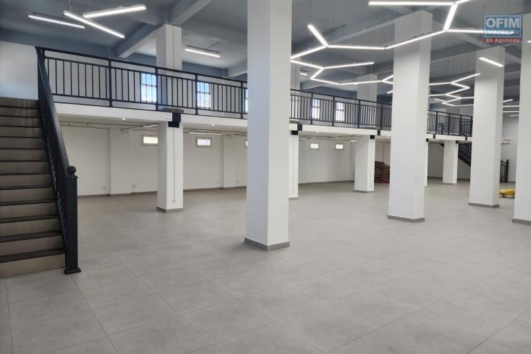A LOUER - local moderne &agrave; usage professionnel de 400 m2 situ&eacute; &agrave; Andraharo