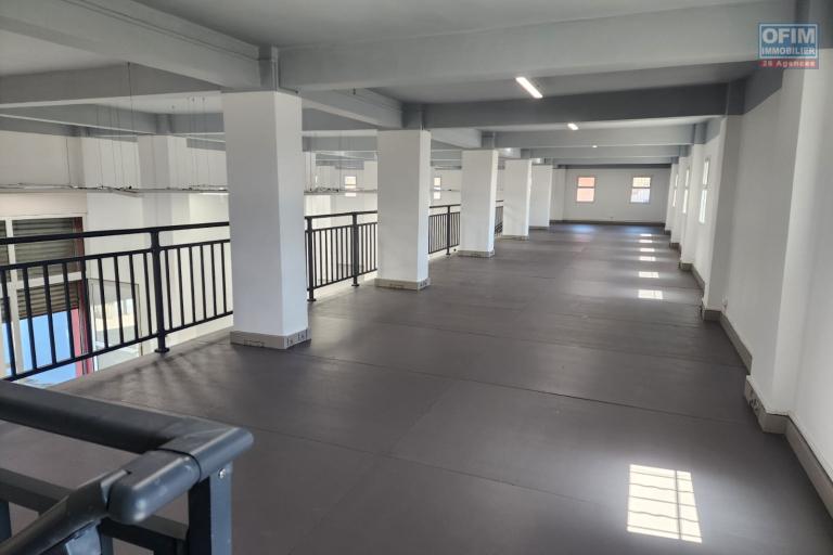 A LOUER - local moderne &agrave; usage professionnel de 400 m2 situ&eacute; &agrave; Andraharo