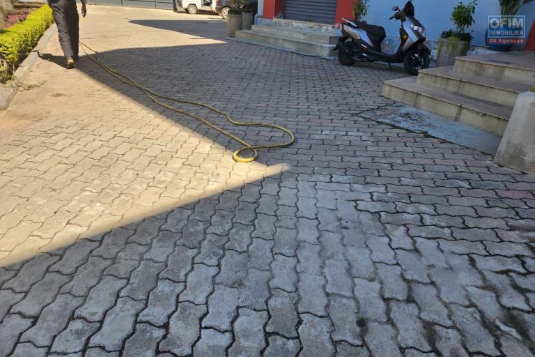 A LOUER - local moderne &agrave; usage professionnel de 400 m2 situ&eacute; &agrave; Andraharo