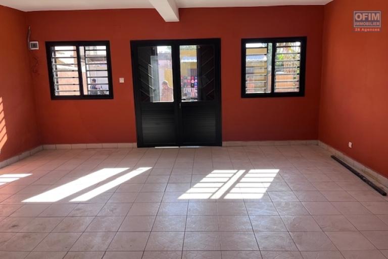 Un b&acirc;timent pour un local commercial &agrave; Ambatolampy Tsimahafotsy