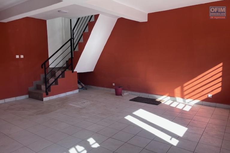 Un b&acirc;timent pour un local commercial &agrave; Ambatolampy Tsimahafotsy