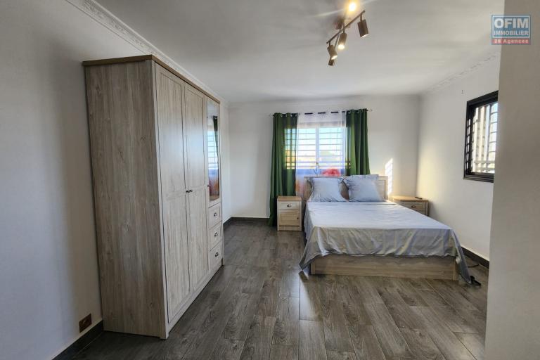 A LOUER - Une villa de standing meublée à étage de type F5 situé à Ambohinambo Talatamaty non loin SUPER U