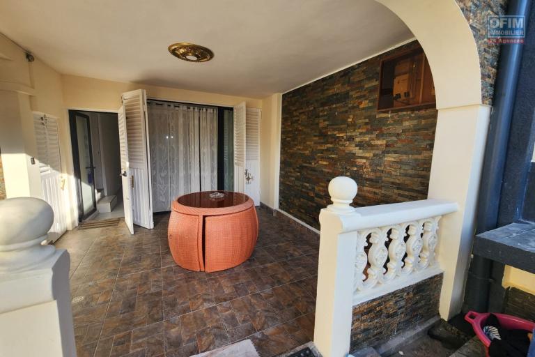 A LOUER - Une villa de standing meublée à étage de type F5 situé à Ambohinambo Talatamaty non loin SUPER U