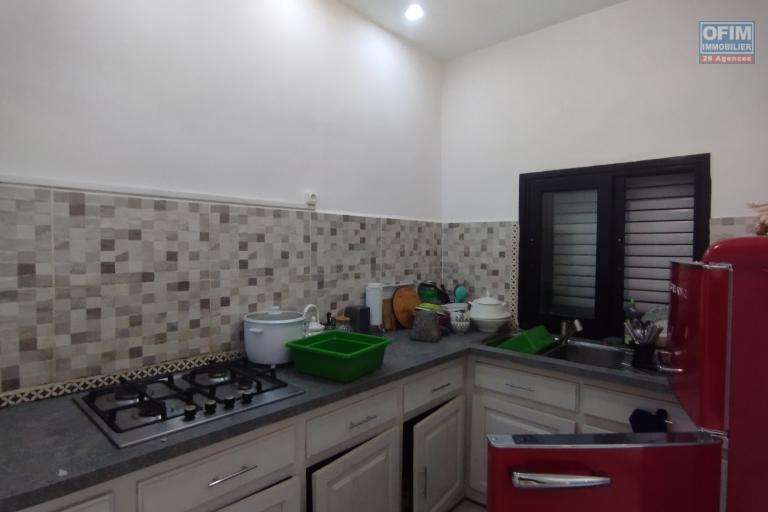 A vendre, villa à étage F5 sur 432 m2 de terrain à Ambatolampy Tsimahafotsy