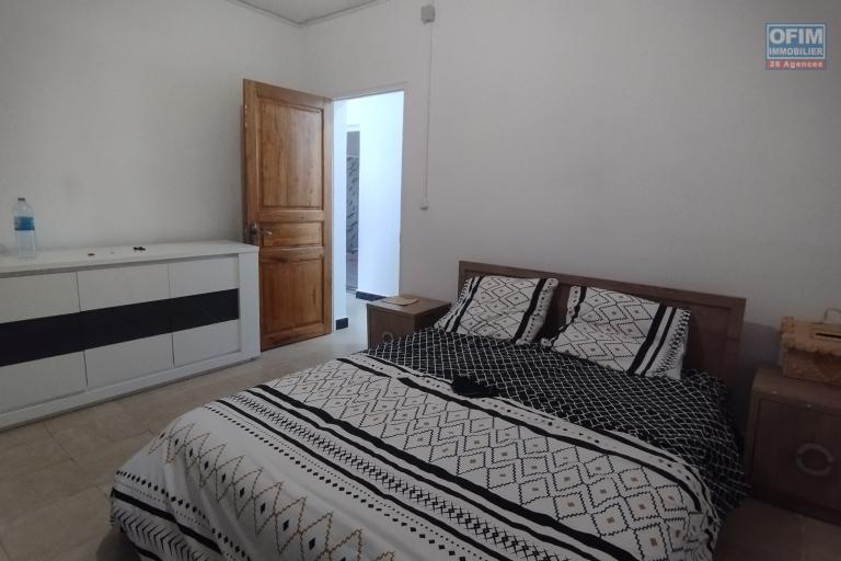 A vendre, villa à étage F5 sur 432 m2 de terrain à Ambatolampy Tsimahafotsy