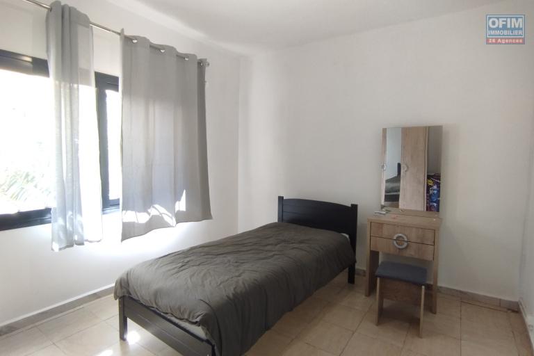 A vendre, villa à étage F5 sur 432 m2 de terrain à Ambatolampy Tsimahafotsy