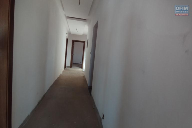 A vendre spacieuse villa F11 avec piscine, en cours de finition &agrave; Ilaivola Ivato- Antananarivo