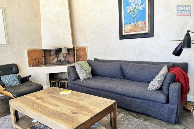 Une villa F7 à piscine à débordement à 7mn en voiture sur la hauteur d'Ambatobe