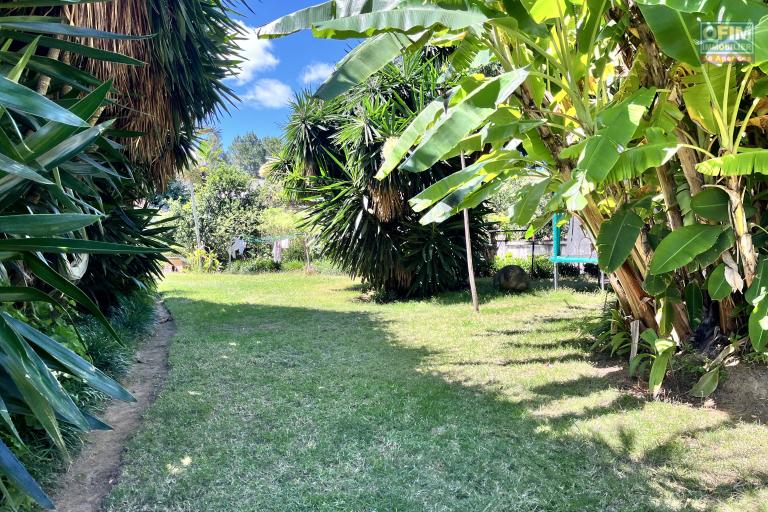 Une villa F7 à piscine à débordement à 7mn en voiture sur la hauteur d'Ambatobe