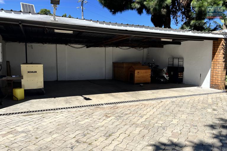 Une villa F7 à piscine à débordement à 7mn en voiture sur la hauteur d'Ambatobe