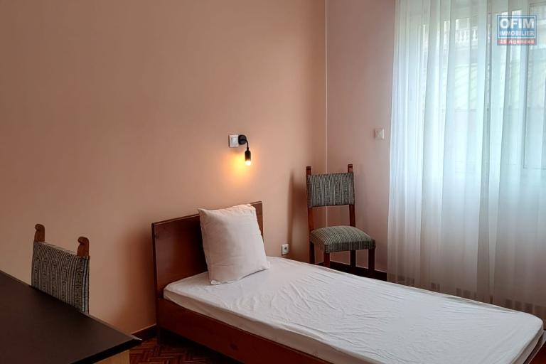 Un appartement T3 meublé à Soavimbahoaka