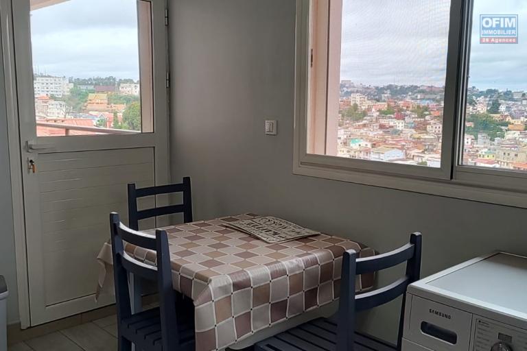 Un appartement T3 meublé à Soavimbahoaka