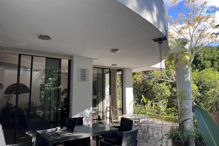 Vente d'une ville F5 d'une superbe propri&eacute;t&eacute; d'un terrain de 2 500m2 &agrave; Tanjombato