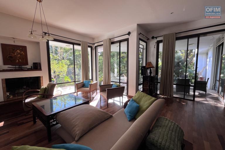 Vente d'une ville F5 d'une superbe propri&eacute;t&eacute; d'un terrain de 2 500m2 &agrave; Tanjombato