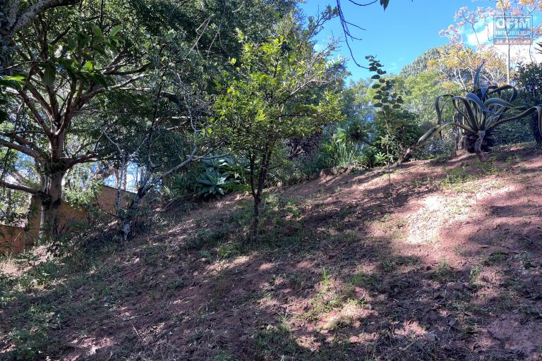 Vente d'une ville F5 d'une superbe propri&eacute;t&eacute; d'un terrain de 2 500m2 &agrave; Tanjombato
