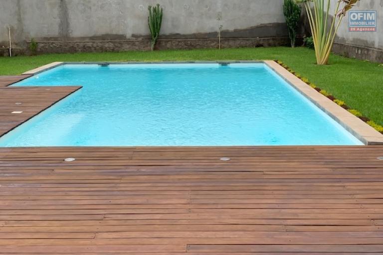 une villa F5 avec piscine &agrave; Ambatobe