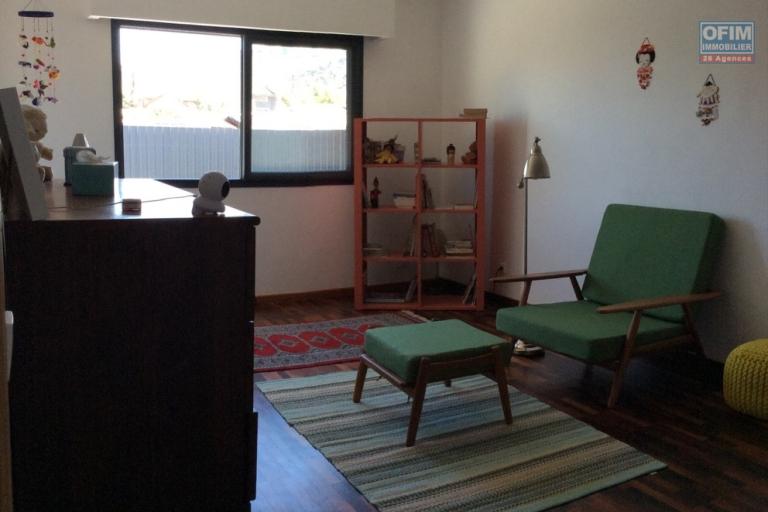 une villa F5 avec piscine &agrave; Ambatobe