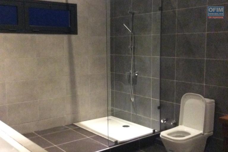 une villa F5 avec piscine &agrave; Ambatobe
