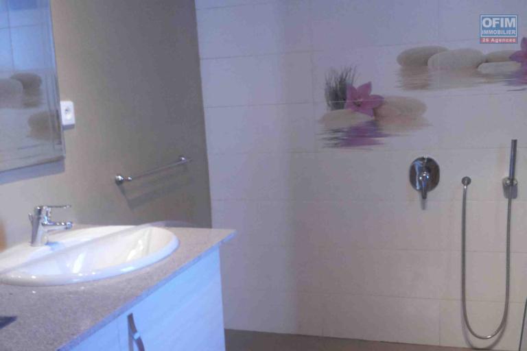 Une villa F5 avec jardin &agrave; Ambatobe