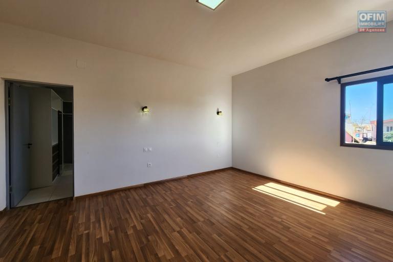 &Agrave; louer - APPARTEMENT NEUF T4 DE STANDING SITU&Eacute; &Agrave; TANJONDAVA TALATAMATY. (NON DISPONIBLE)