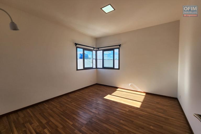 &Agrave; louer - APPARTEMENT NEUF T4 DE STANDING SITU&Eacute; &Agrave; TANJONDAVA TALATAMATY