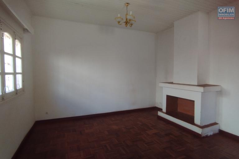 A vendre. Maison basse F4 sur 275 m2 de terrain &agrave; Alasoara